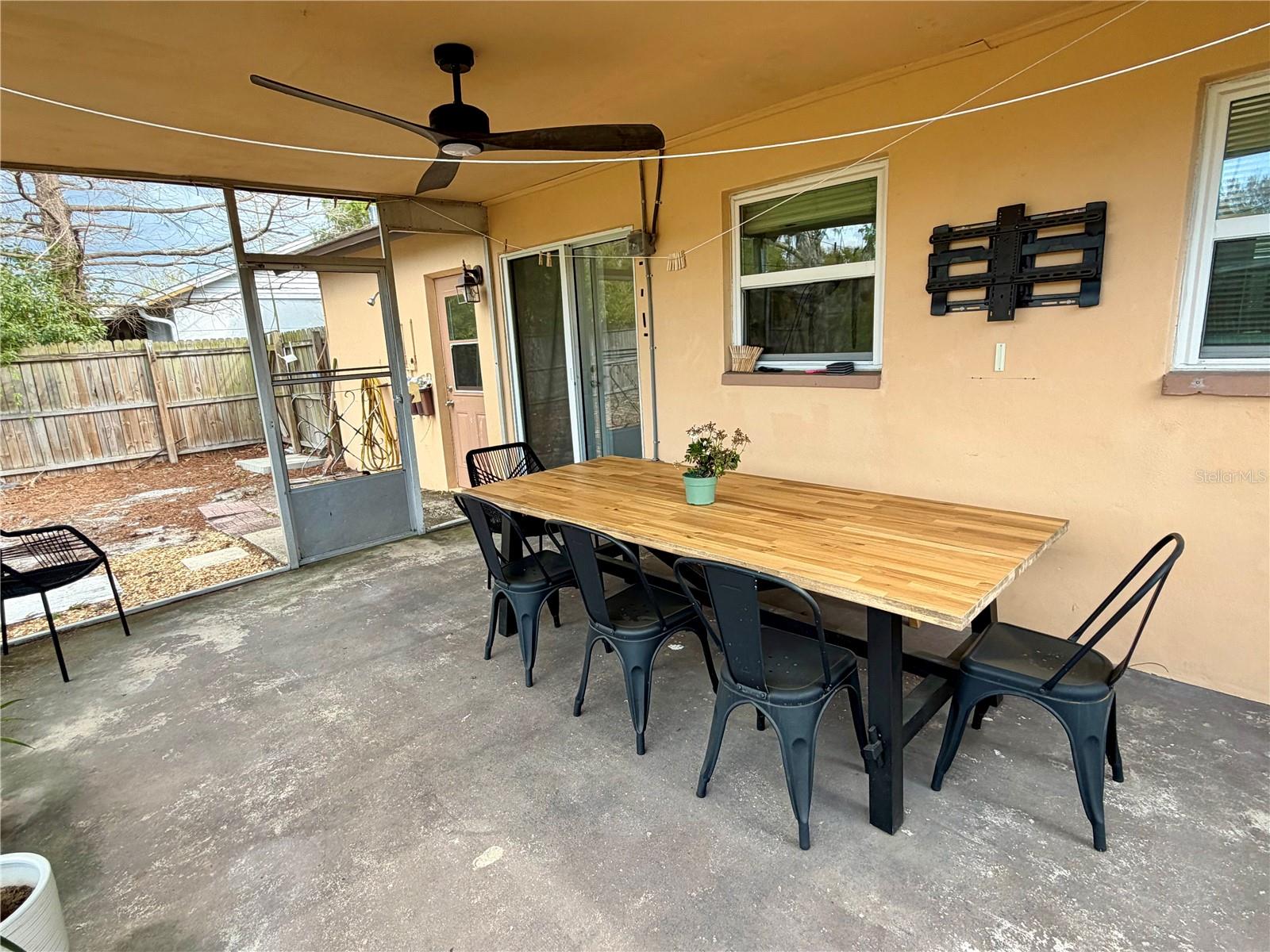 Listing photo id 16 for 7974 Avenal Loop