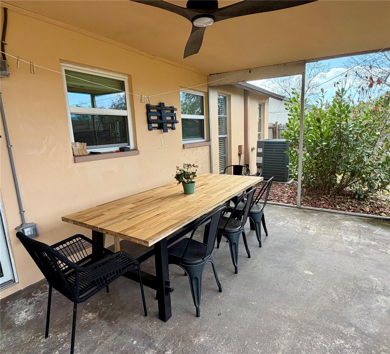 Listing photo id 18 for 7974 Avenal Loop