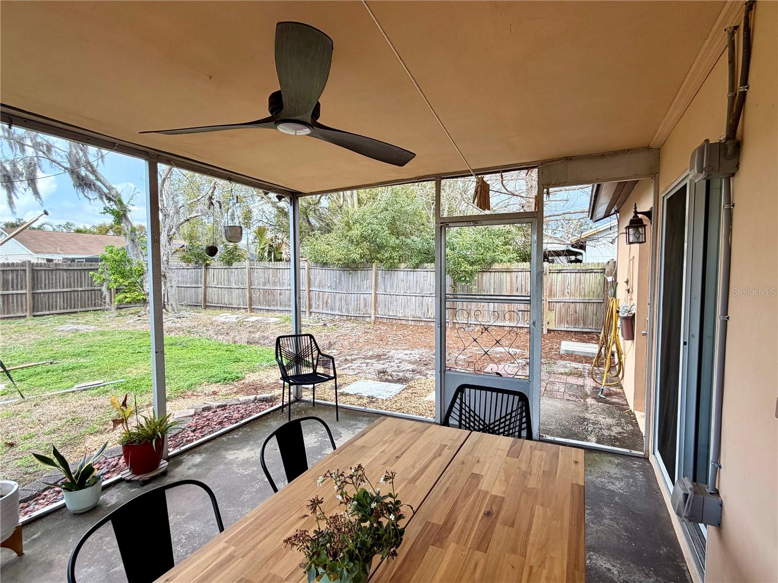 Listing photo id 19 for 7974 Avenal Loop