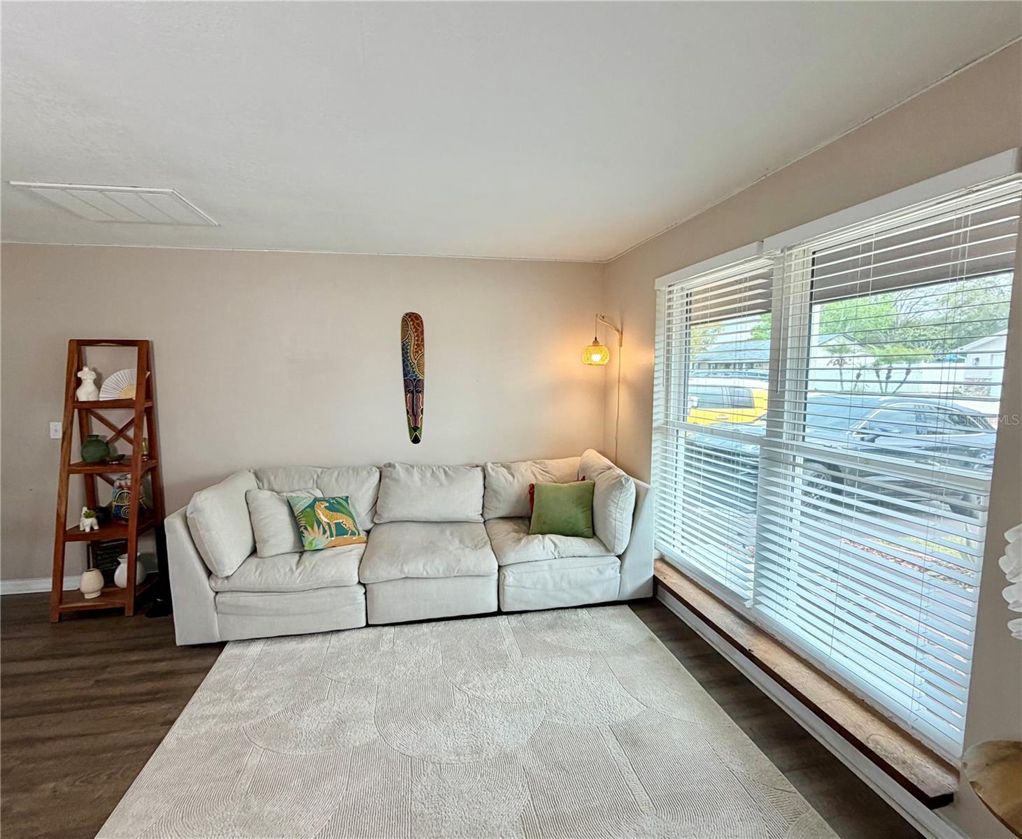 Listing photo id 1 for 7974 Avenal Loop