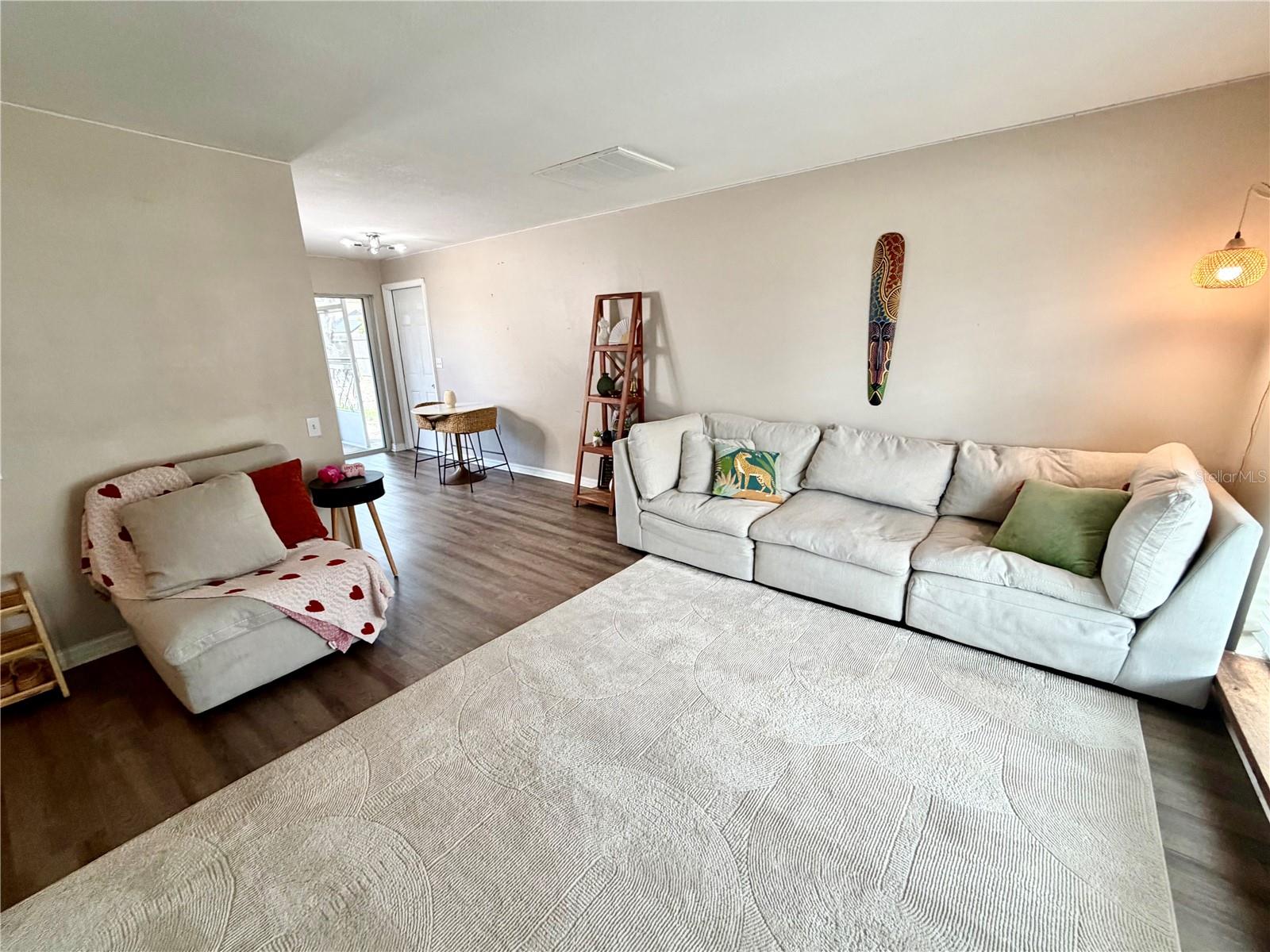 Listing photo id 4 for 7974 Avenal Loop