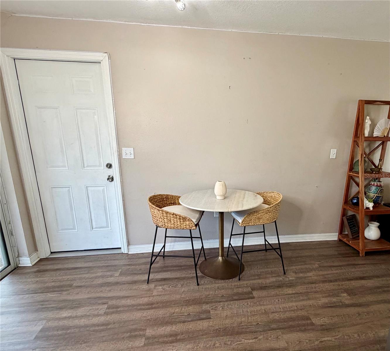 Listing photo id 7 for 7974 Avenal Loop