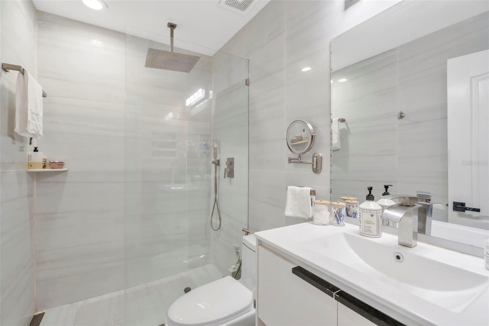 Image 25 of 33 For 6765 Lake Rochester Lane