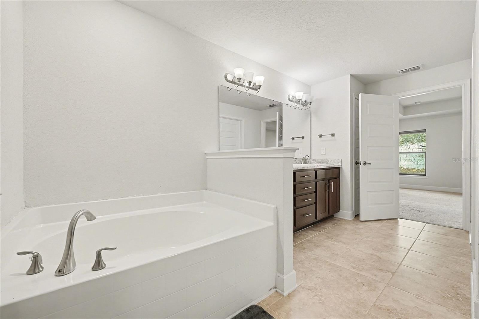 Image 14 of 30 For 380 Citrus Pointe Drive