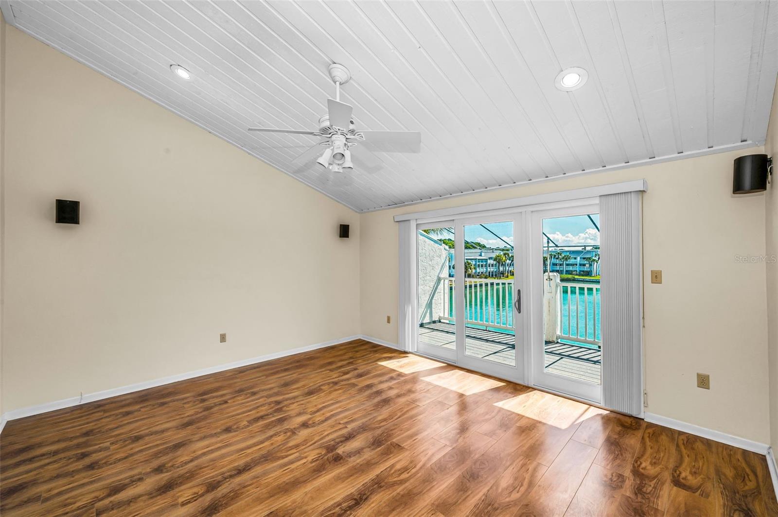 Image 19 of 52 For 12334 Capri Circle N