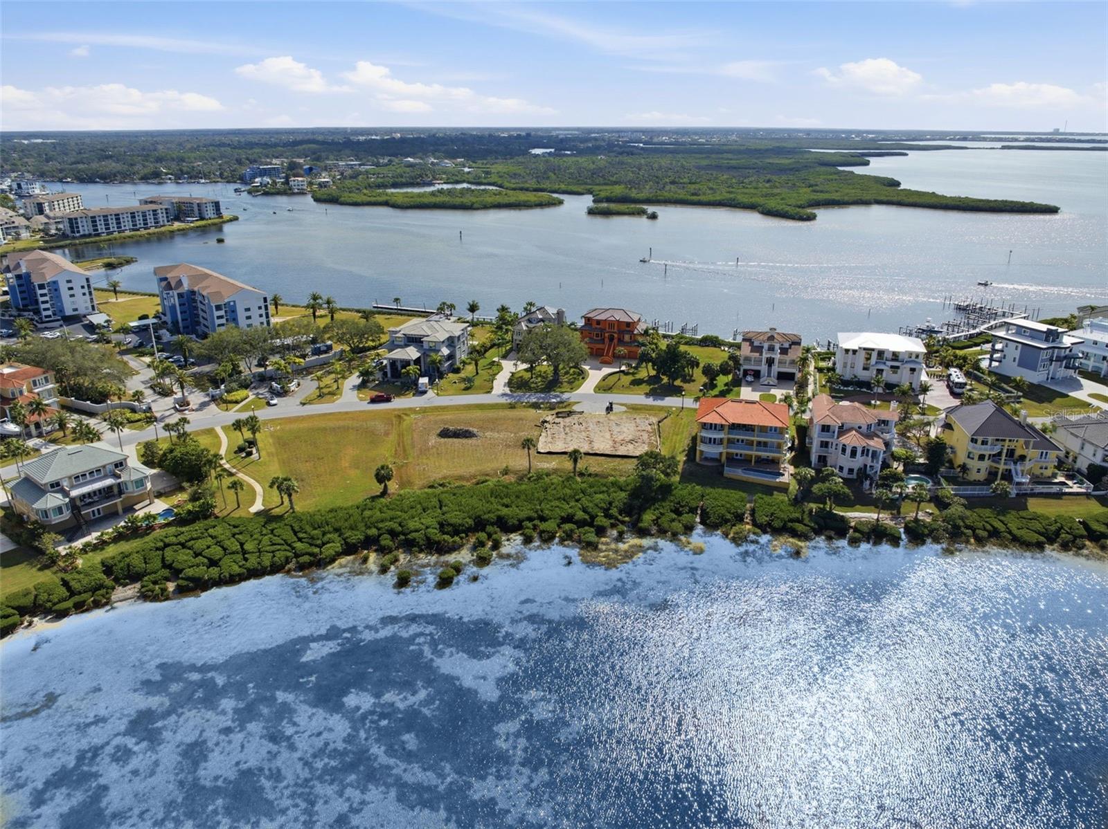 Listing photo id 9 for 26 Harborpointe Dr