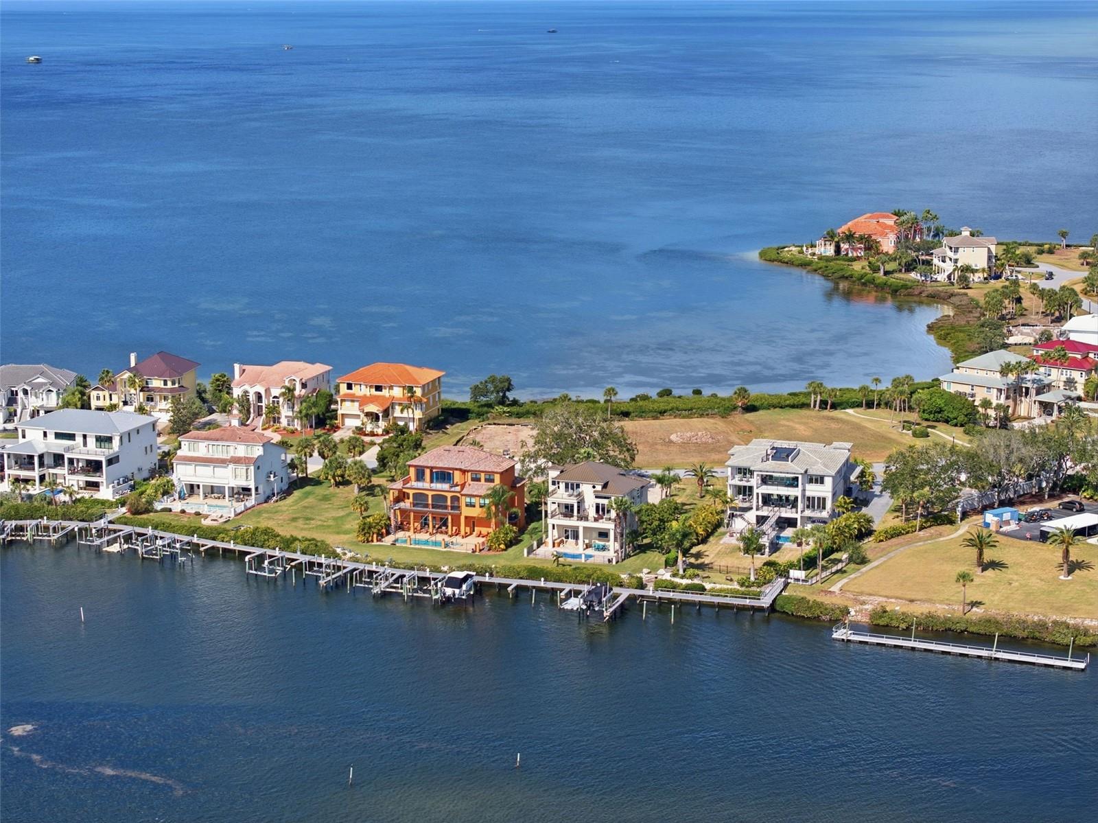 Listing photo id 13 for 26 Harborpointe Dr