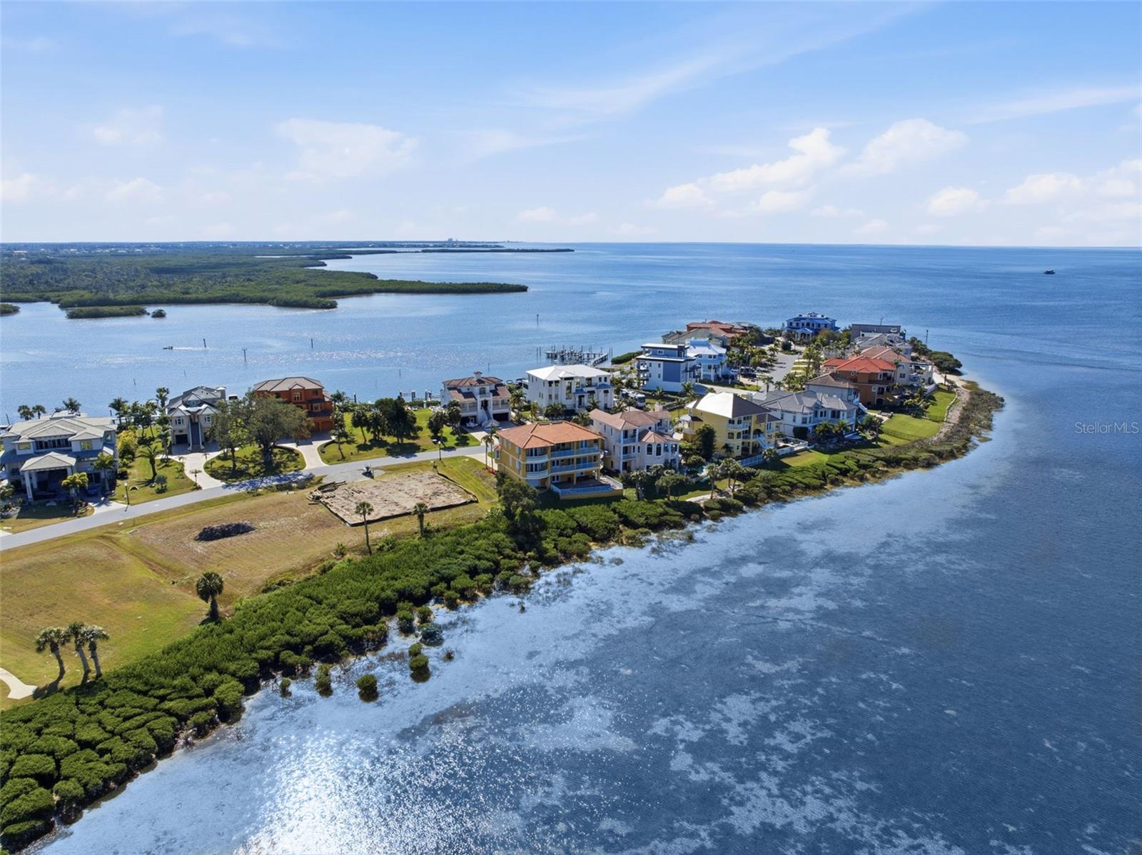 Listing photo id 20 for 26 Harborpointe Dr