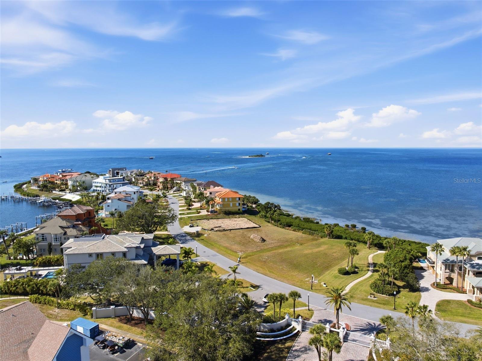 Listing photo id 25 for 26 Harborpointe Dr