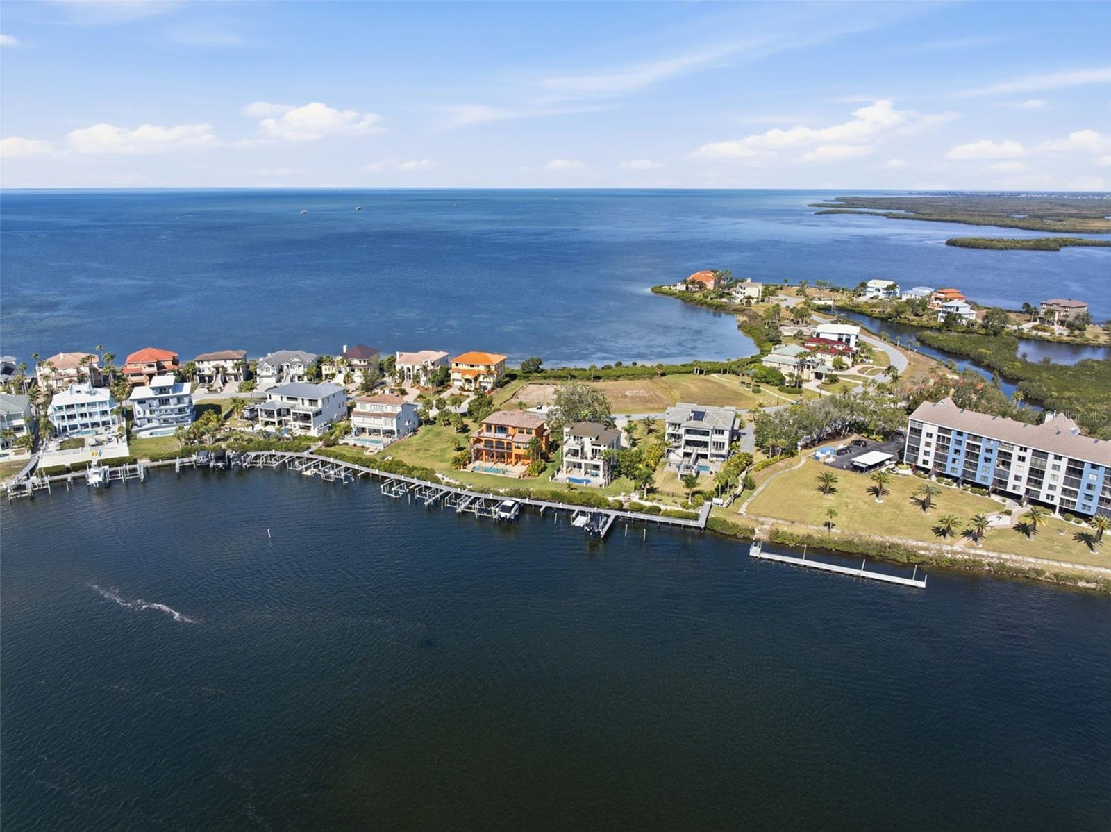 Listing photo id 28 for 26 Harborpointe Dr