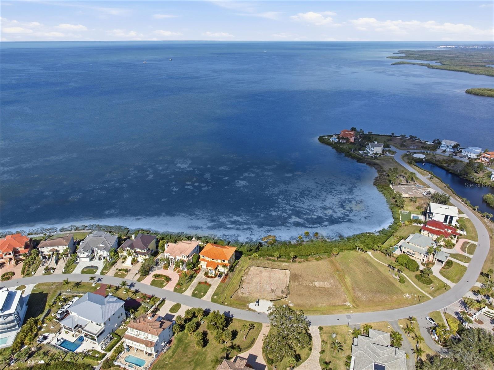 Listing photo id 29 for 26 Harborpointe Dr