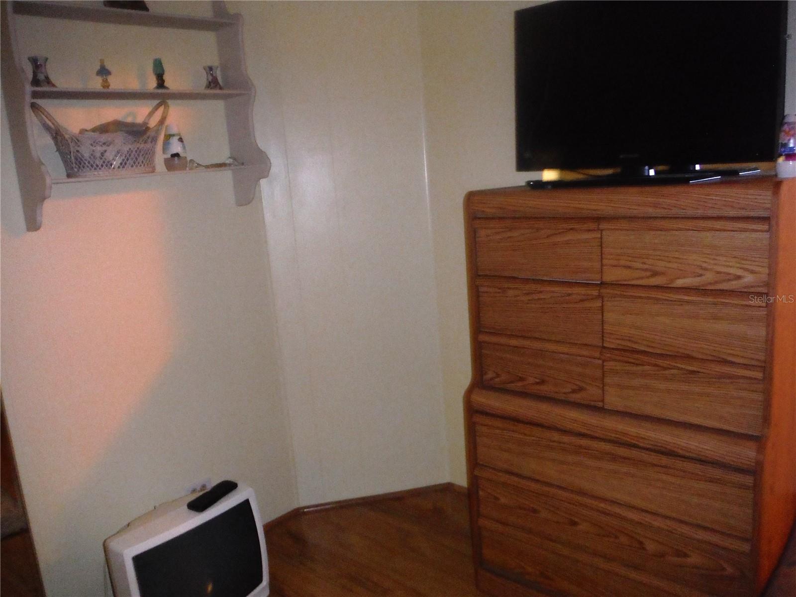 Listing photo id 11 for 38 Deer Trail Court 49