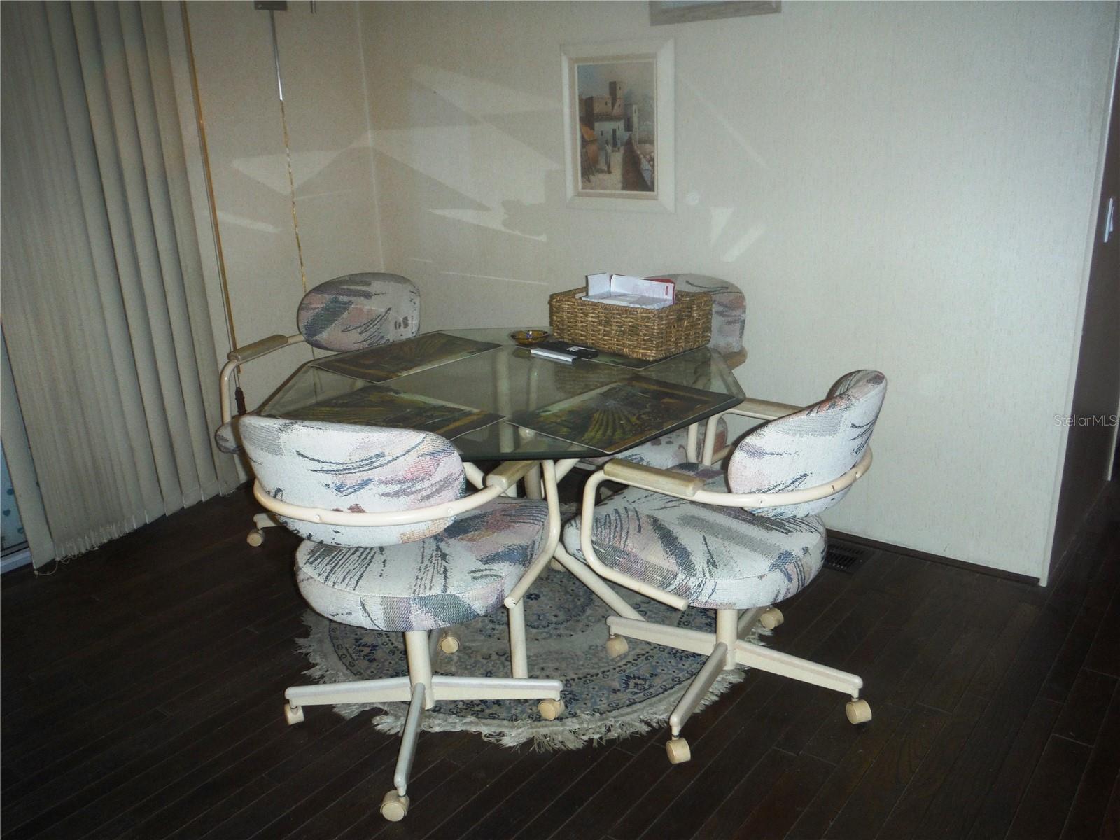 Listing photo id 4 for 38 Deer Trail Court 49