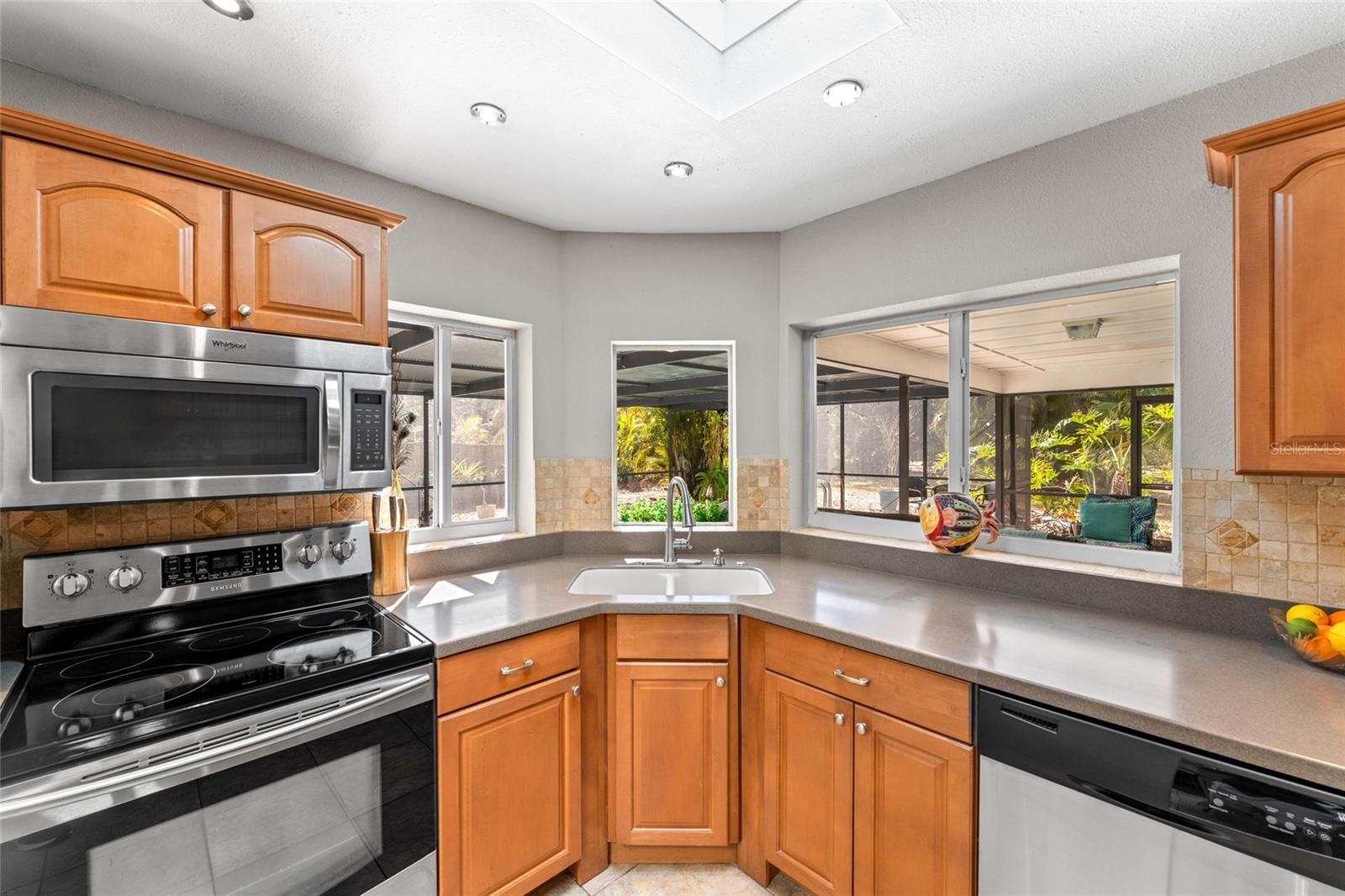 Image 16 of 49 For 1811 La Grande Drive