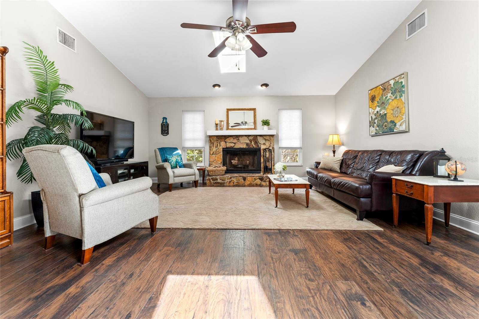 Image 18 of 49 For 1811 La Grande Drive