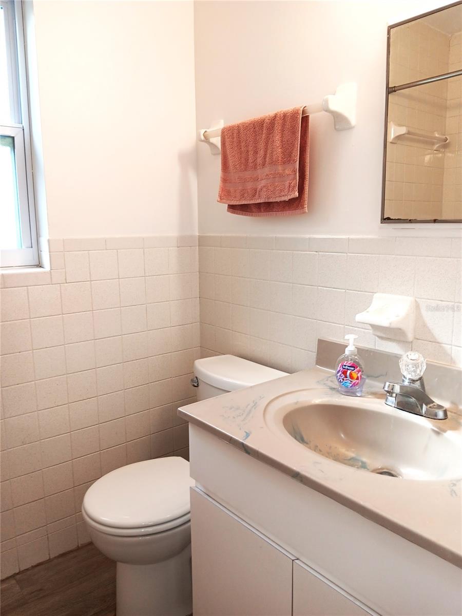 Image 10 of 16 For 4942 Oxford Avenue N