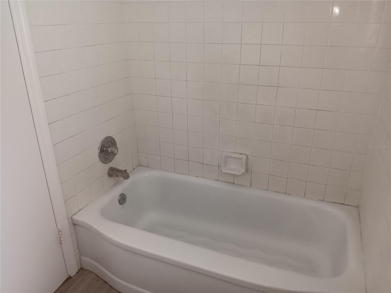 Image 11 of 16 For 4942 Oxford Avenue N