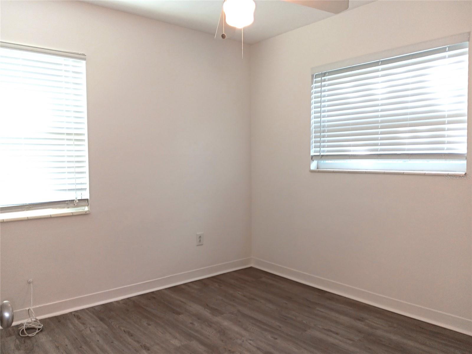 Image 12 of 16 For 4942 Oxford Avenue N