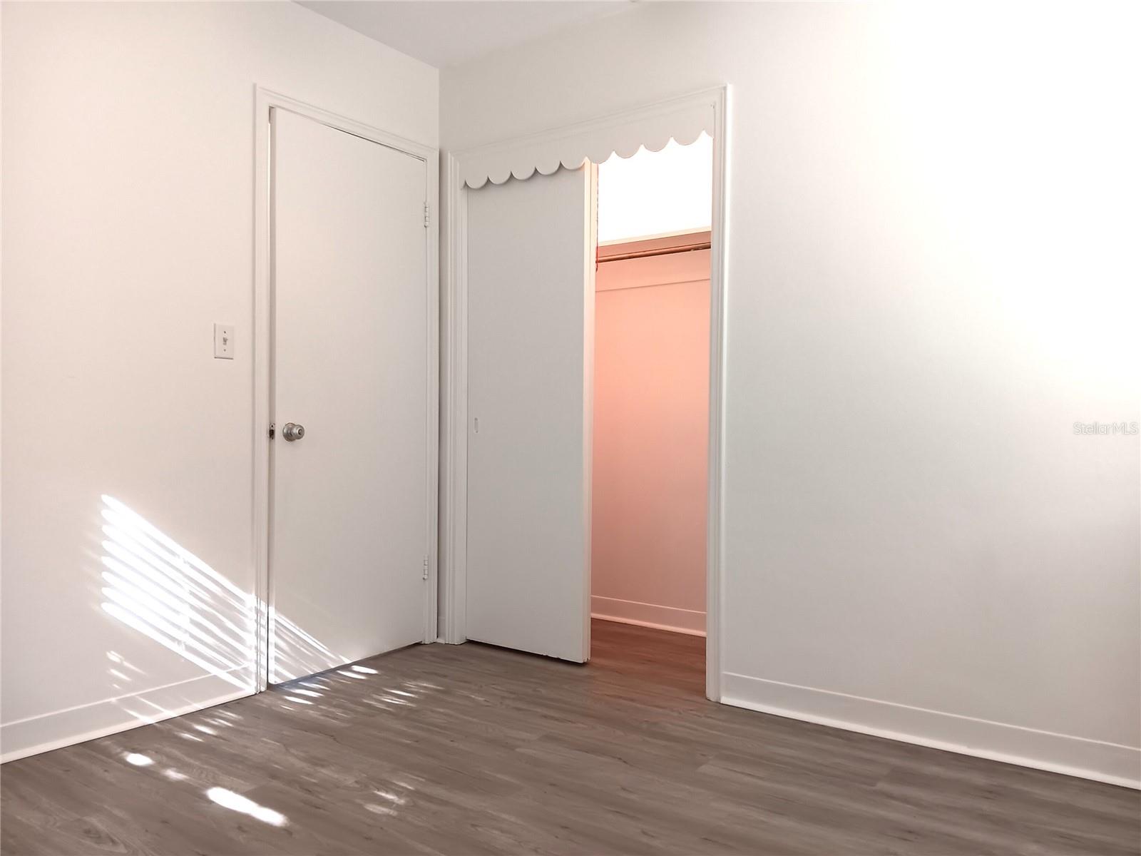 Image 13 of 16 For 4942 Oxford Avenue N