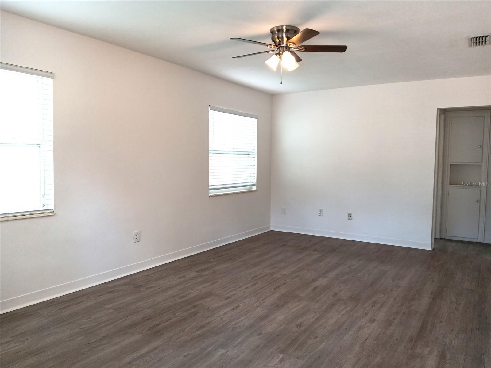 Image 3 of 16 For 4942 Oxford Avenue N