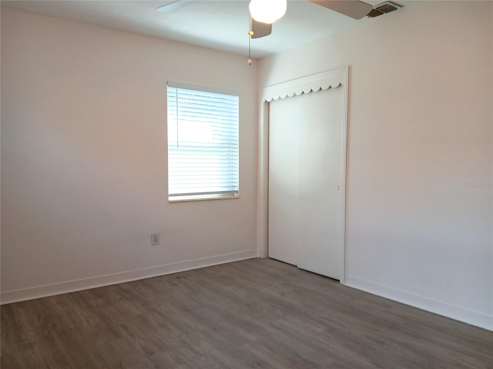 Image 9 of 16 For 4942 Oxford Avenue N