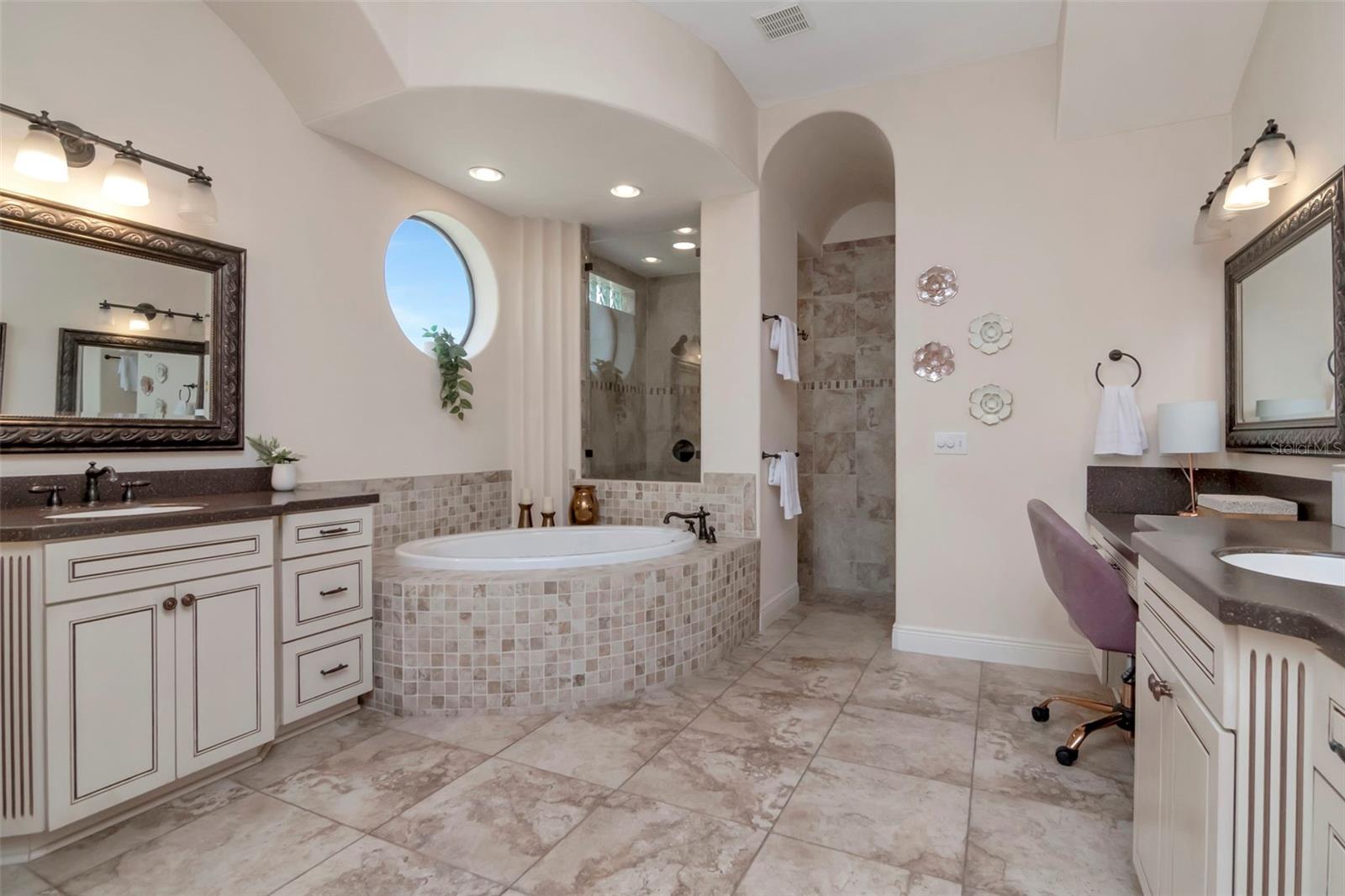 Image 10 of 72 For 1022 Emerald Creek Drive