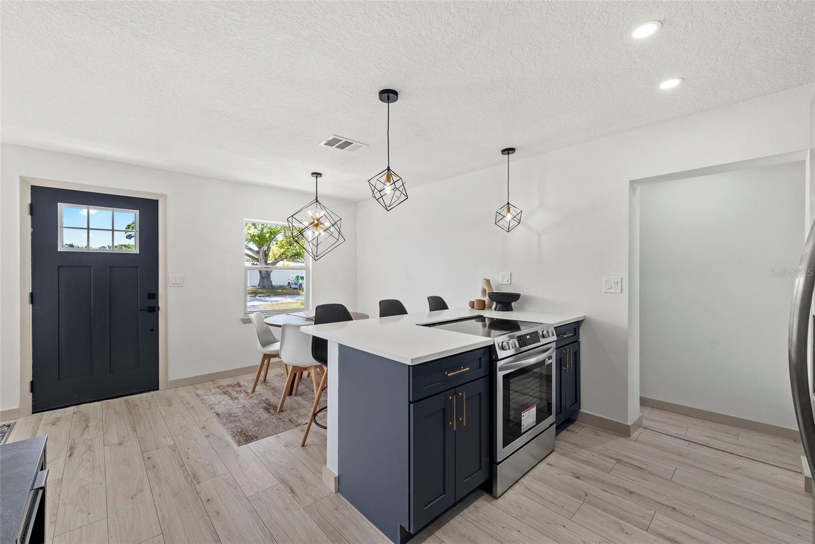 Image 13 of 37 For 7331 36th Avenue N