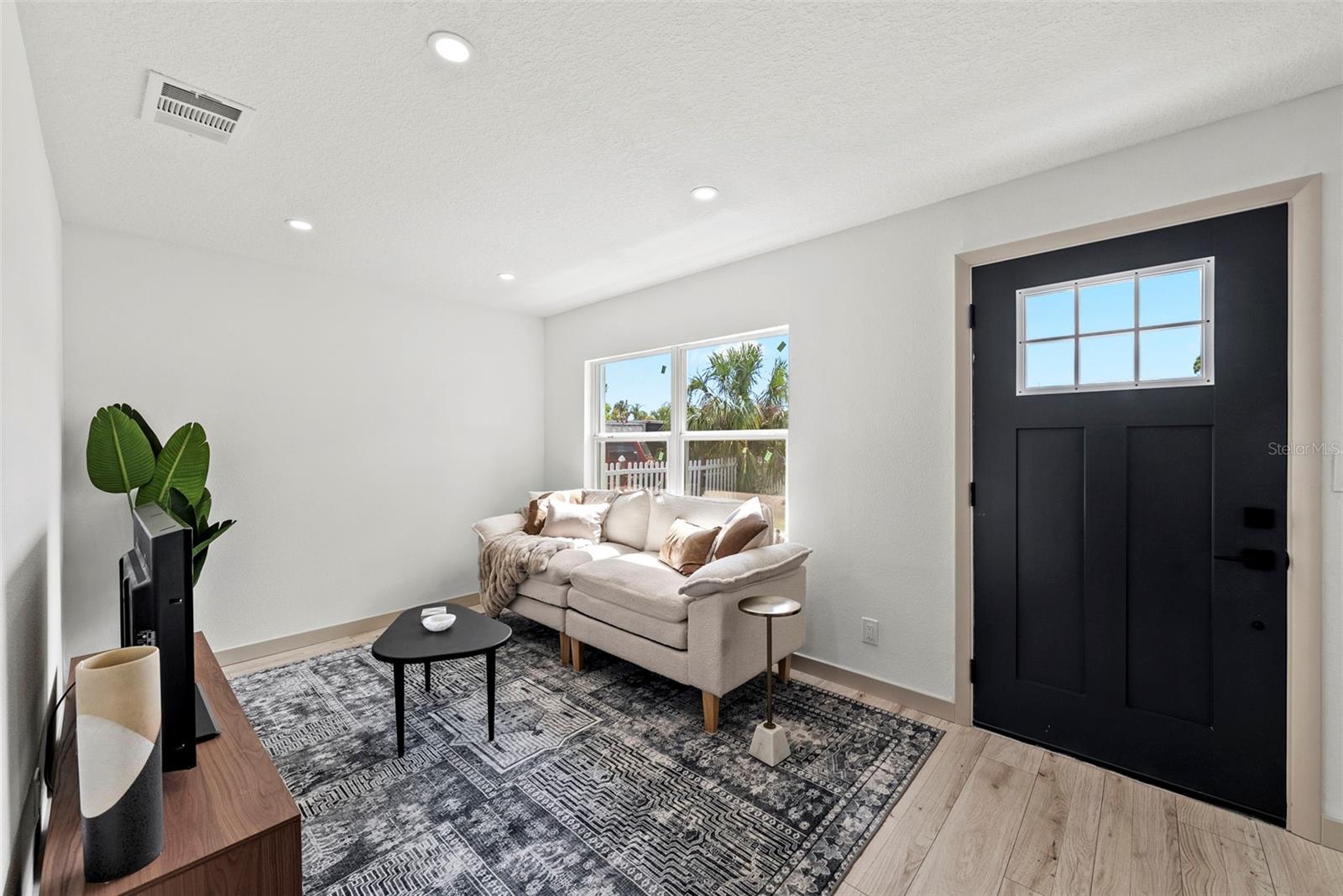 Image 4 of 37 For 7331 36th Avenue N