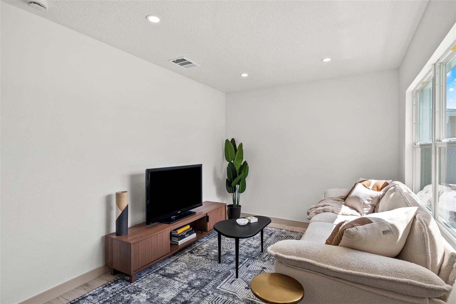 Image 5 of 37 For 7331 36th Avenue N