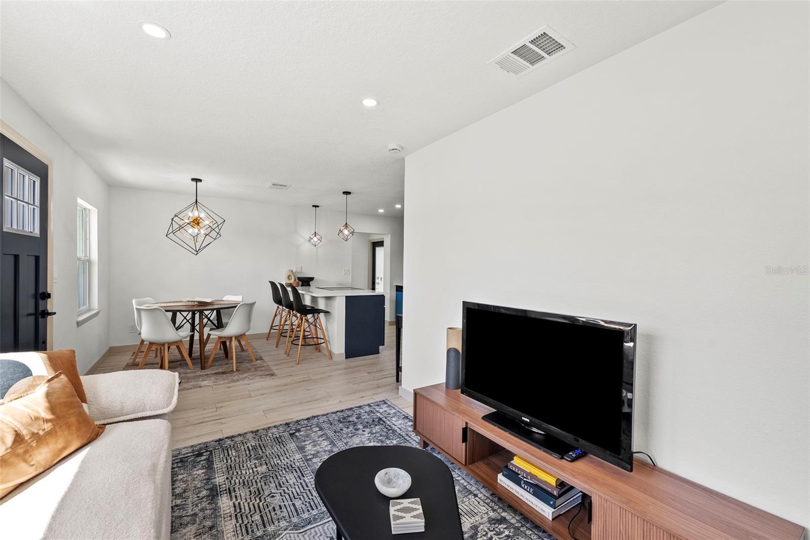 Image 6 of 37 For 7331 36th Avenue N