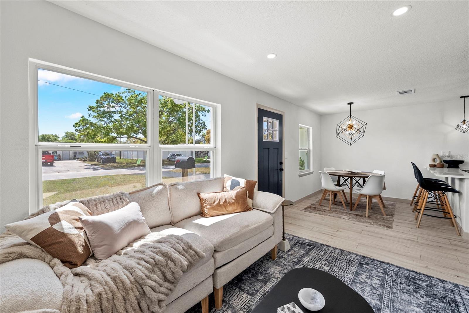 Image 7 of 37 For 7331 36th Avenue N