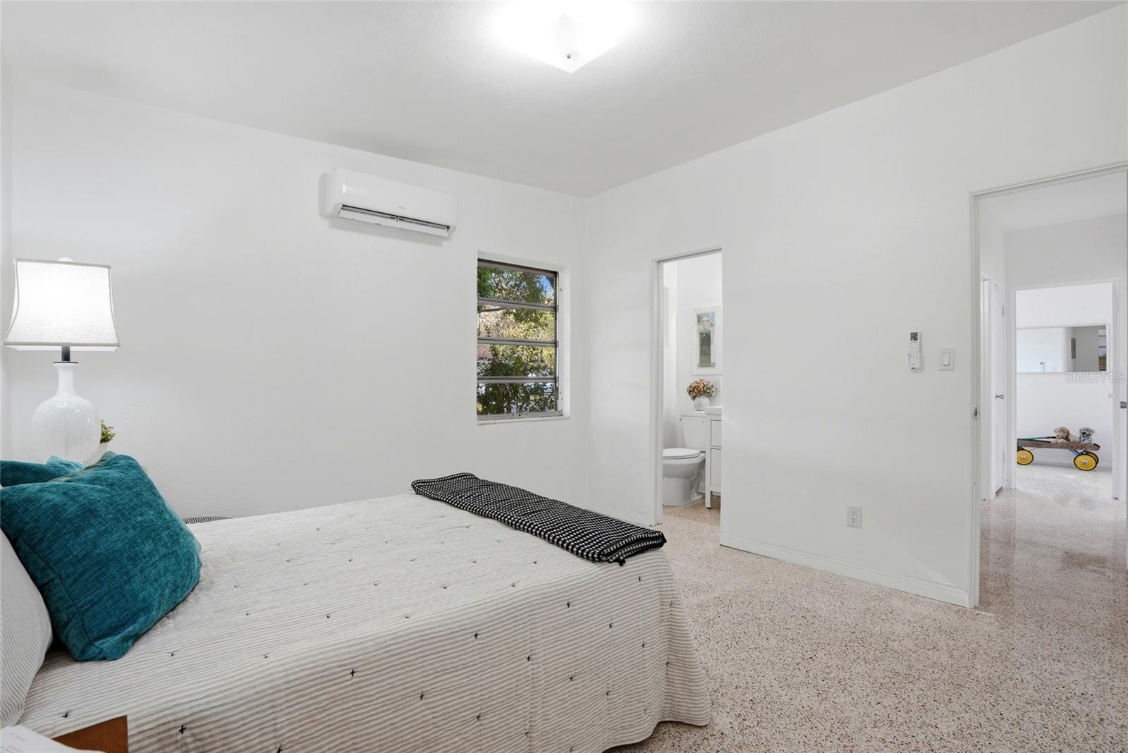 Listing photo id 17 for 1190 79th Avenue N