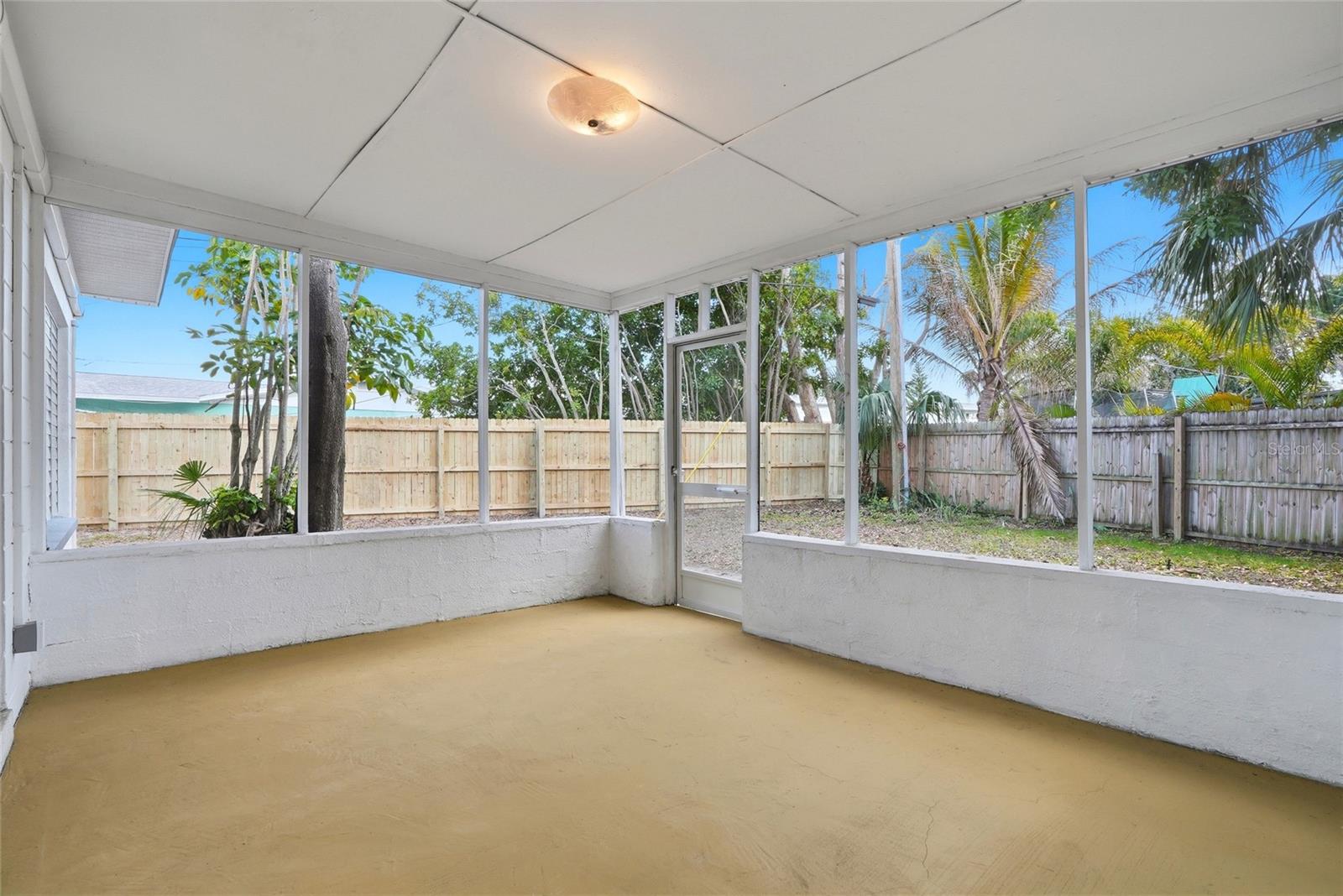 Listing photo id 26 for 1190 79th Avenue N