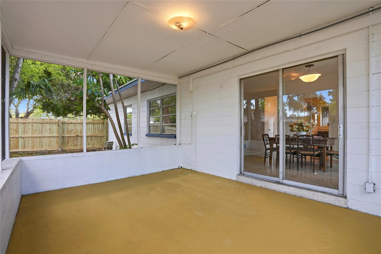 Listing photo id 27 for 1190 79th Avenue N