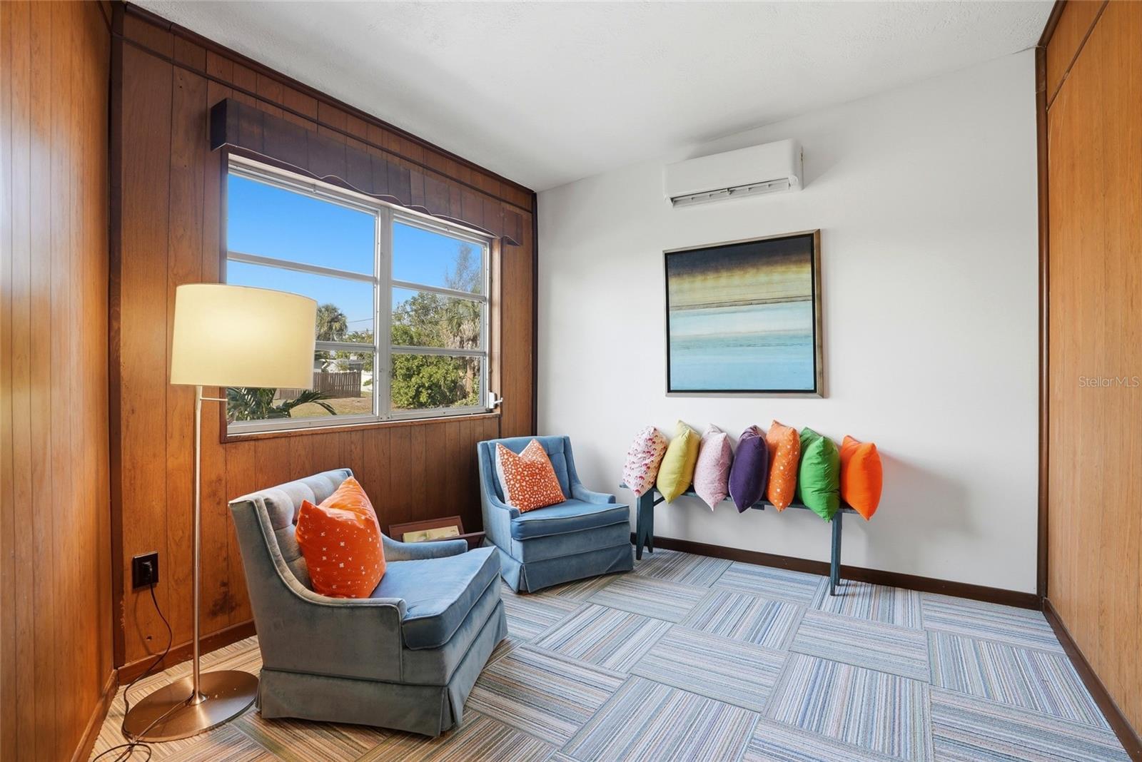 Listing photo id 3 for 1190 79th Avenue N