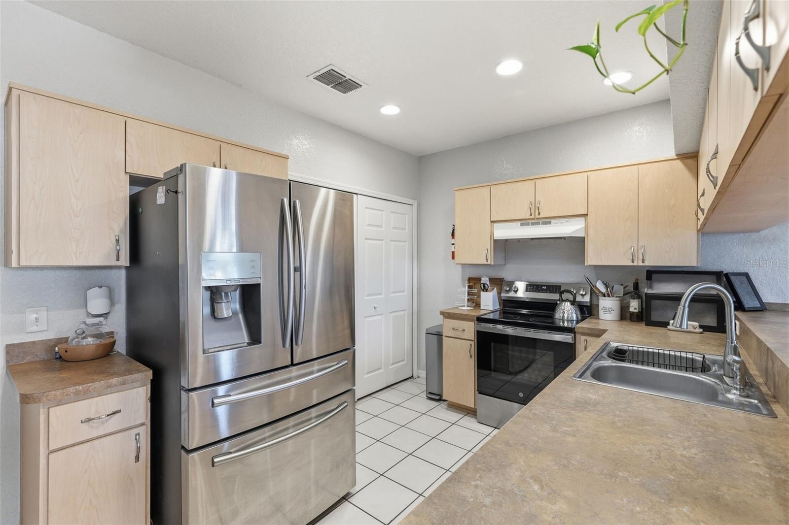 Image 14 of 28 For 5940 & 5934 Meadowlane Street