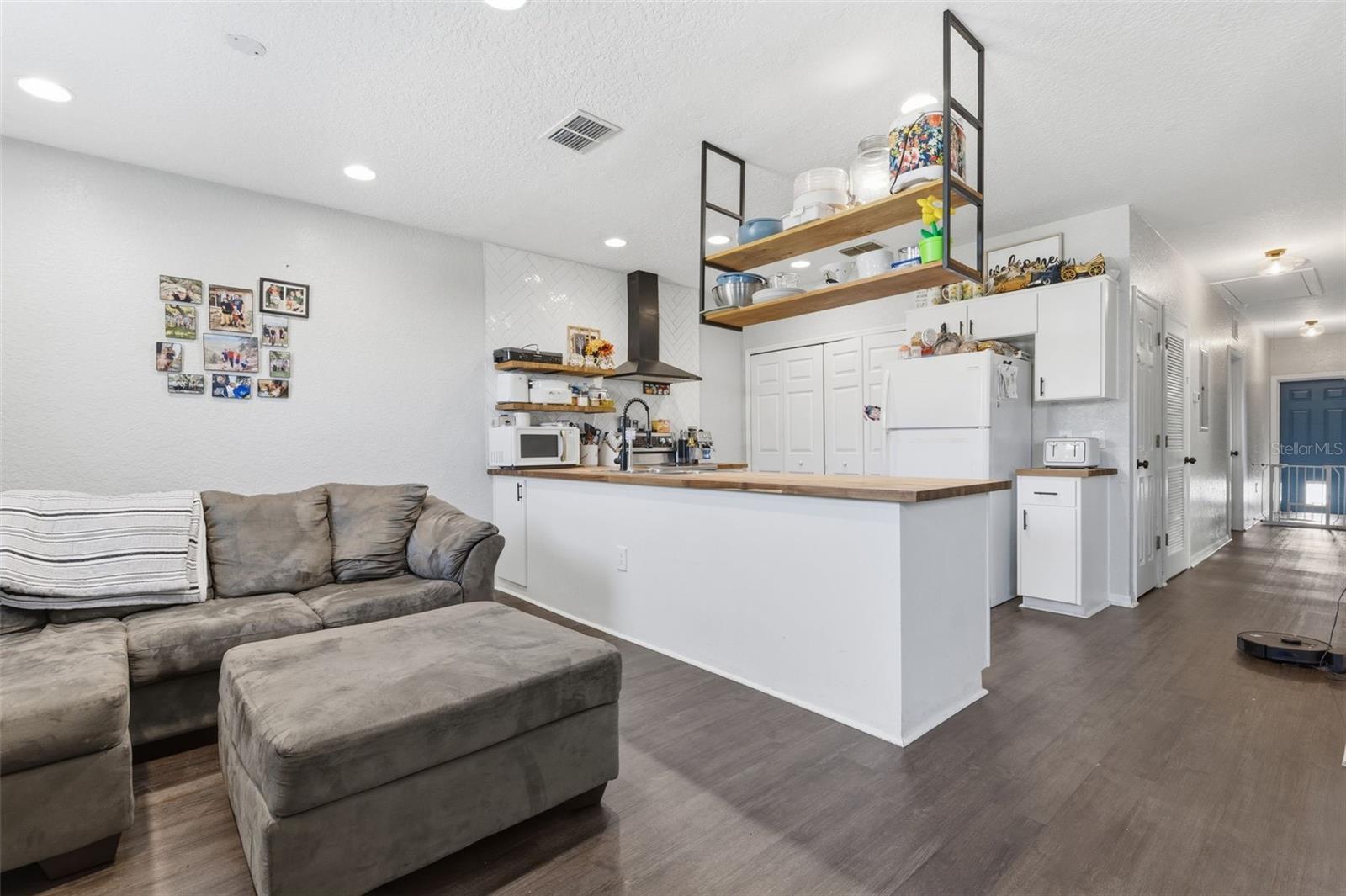 Image 5 of 28 For 5940 & 5934 Meadowlane Street