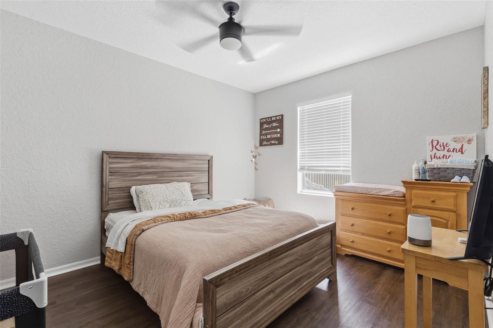 Image 7 of 28 For 5940 & 5934 Meadowlane Street