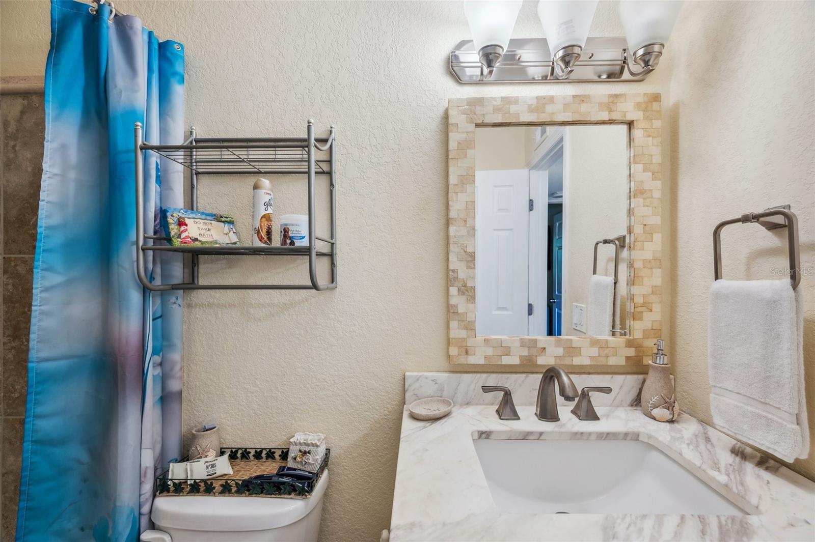 Image 12 of 19 For 2 Fernwood Avenue 24