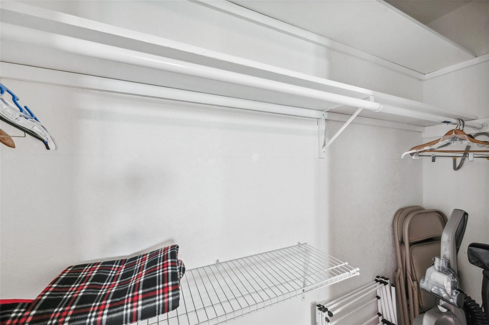 Image 18 of 19 For 2 Fernwood Avenue 24