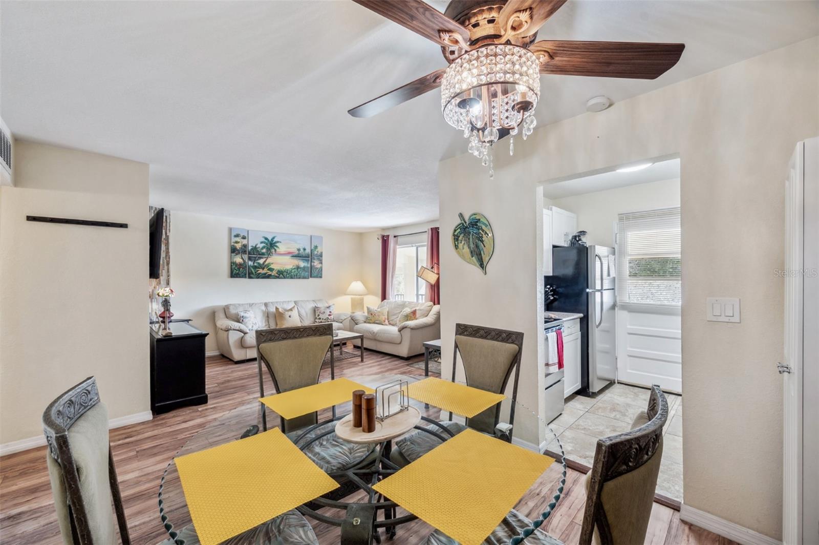 Image 6 of 19 For 2 Fernwood Avenue 24