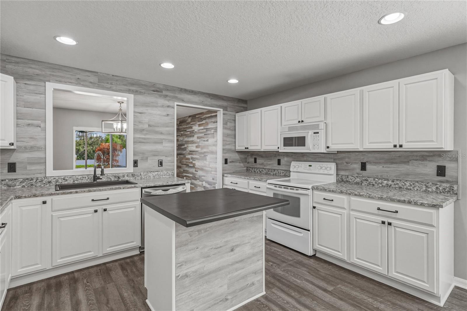 Image 13 of 63 For 13416 Kent Bradley Street