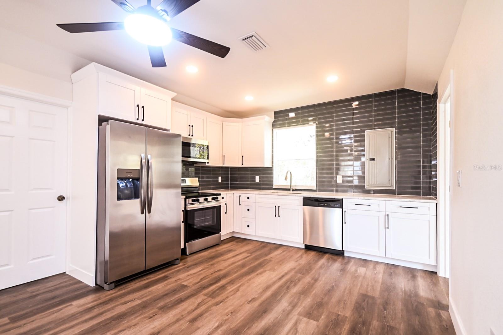 Image 14 of 34 For 426 Disston Avenue