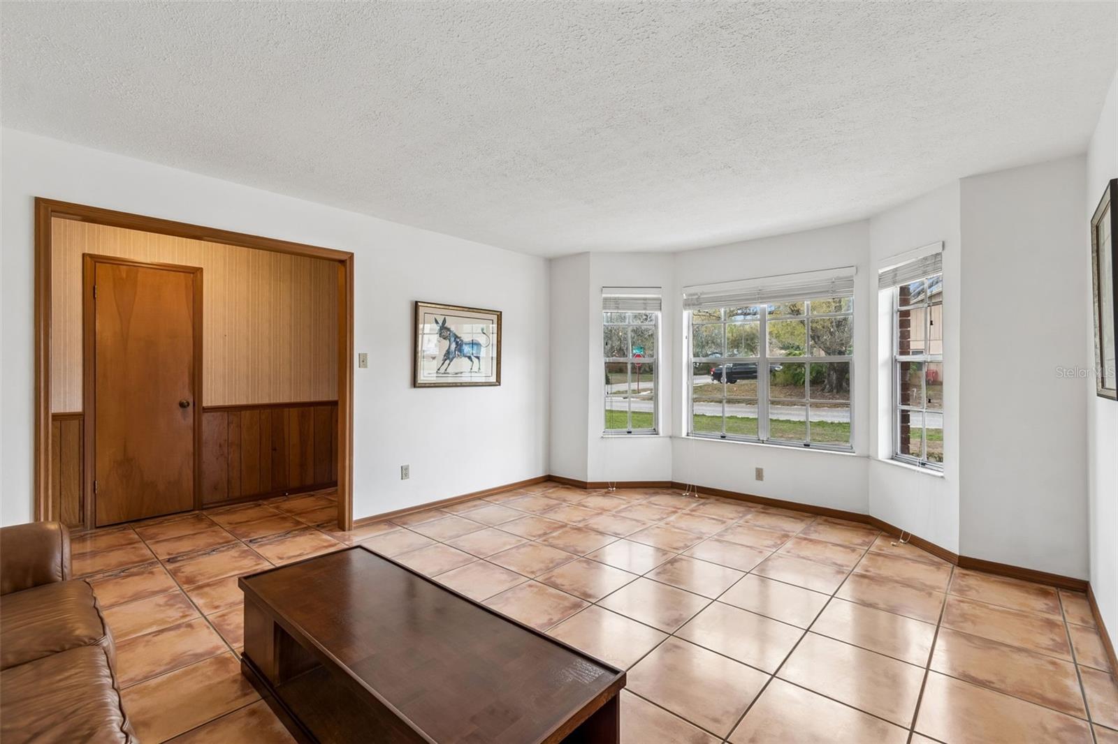 Listing photo id 9 for 6701 Mid Place