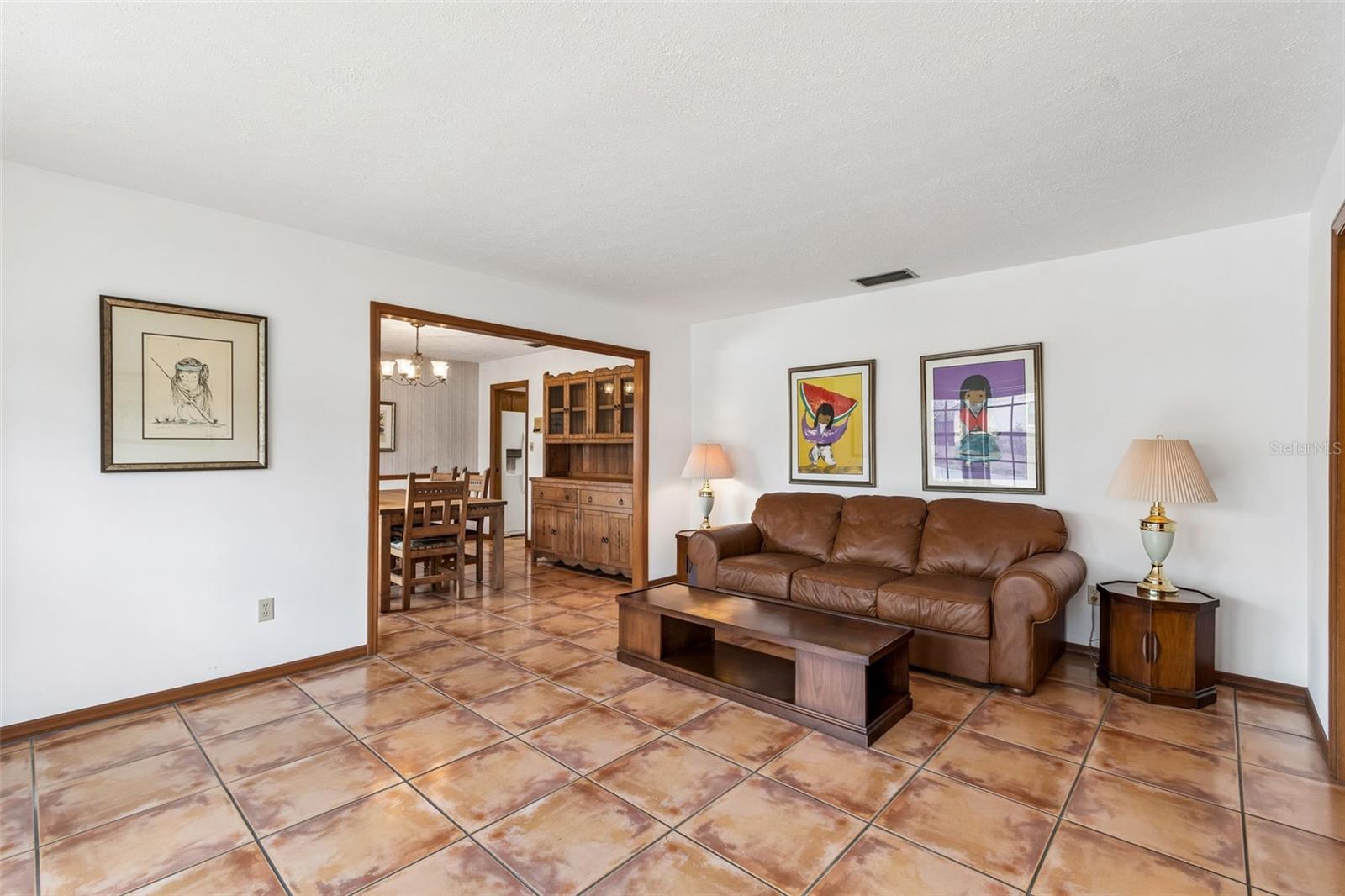 Listing photo id 12 for 6701 Mid Place