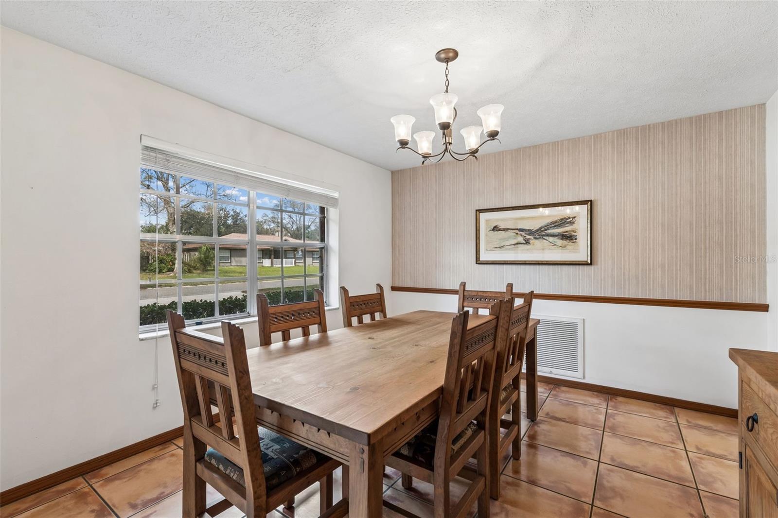 Listing photo id 14 for 6701 Mid Place