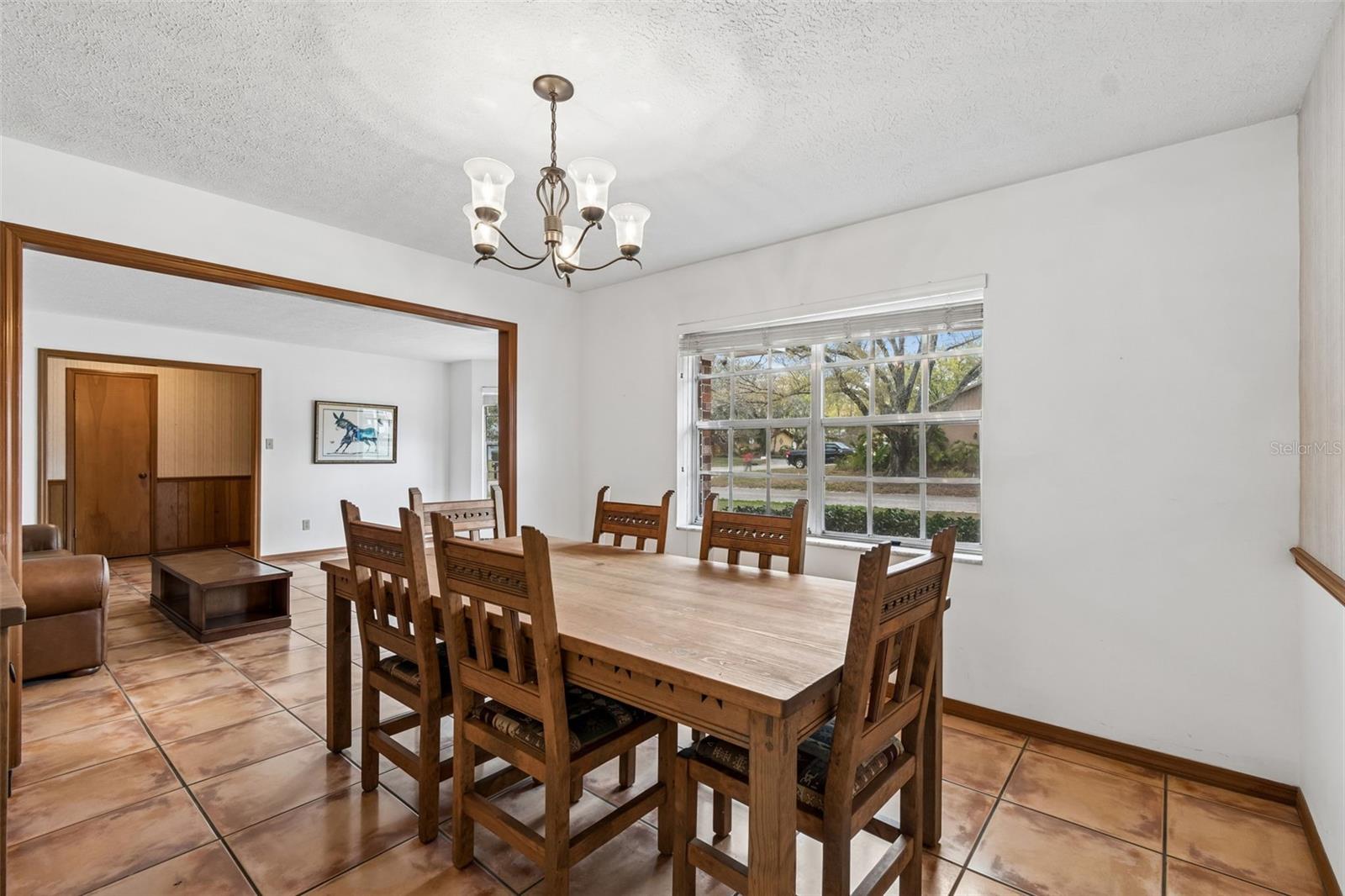 Listing photo id 15 for 6701 Mid Place