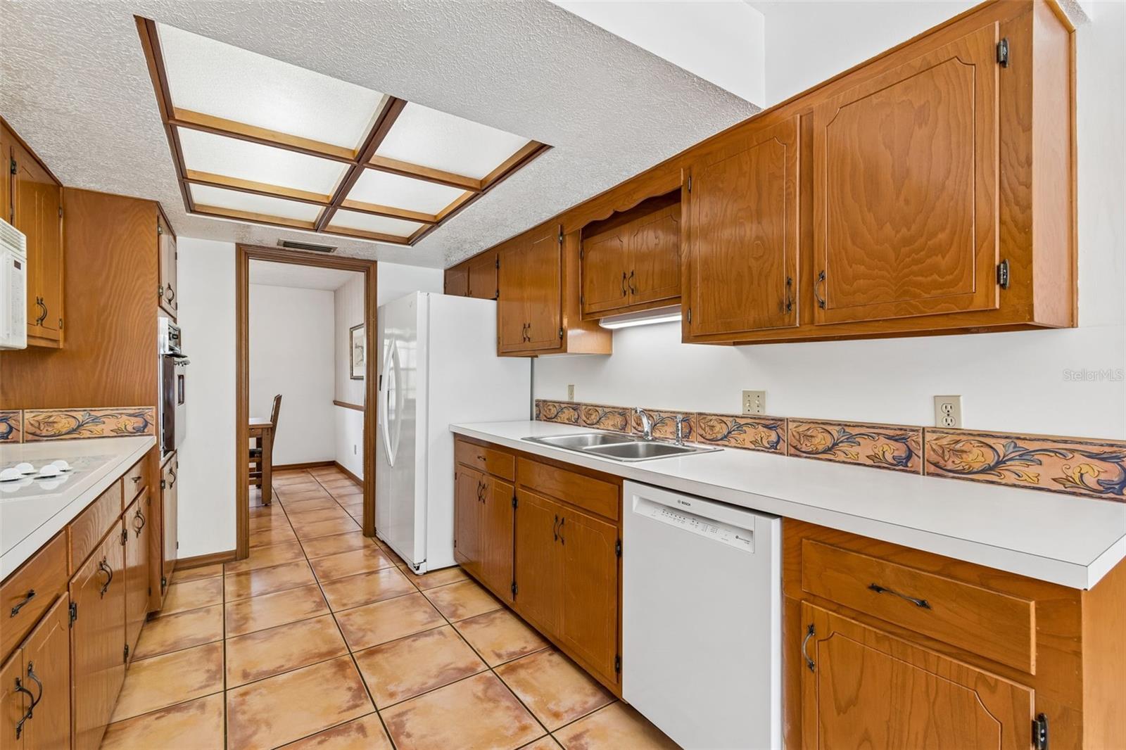 Listing photo id 25 for 6701 Mid Place