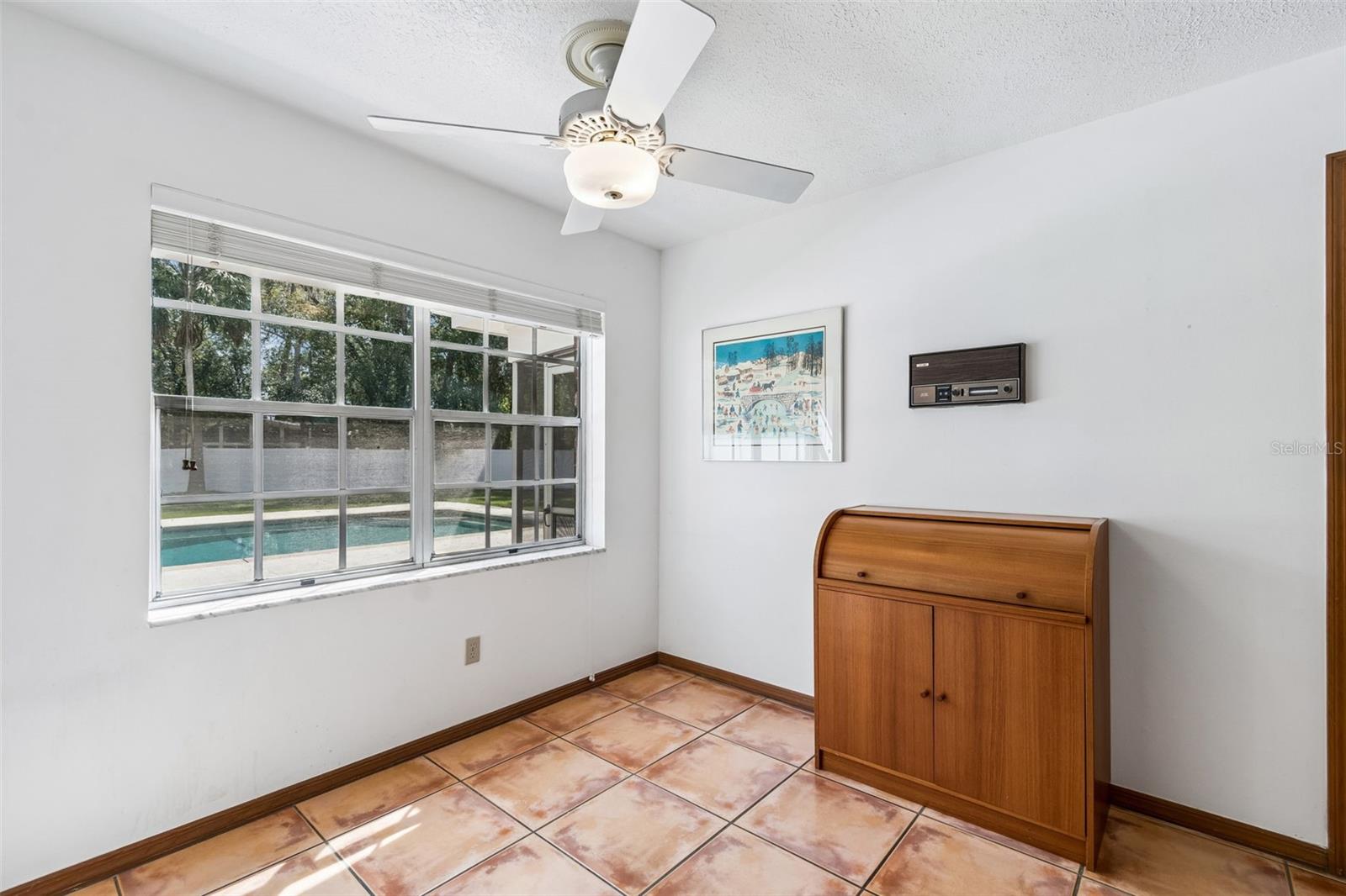 Listing photo id 27 for 6701 Mid Place