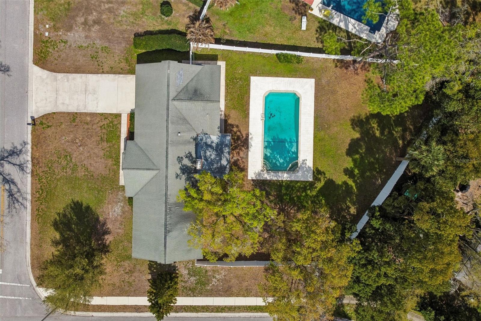 Listing photo id 29 for 6701 Mid Place